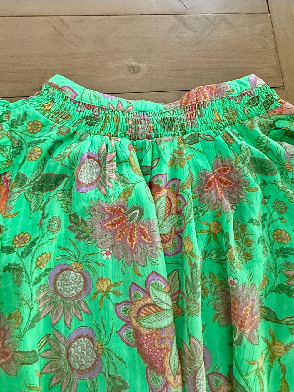 Rose & Olive Bright Green Floral Button-Up Peasant Blouse size Med - Picture 6 of 6